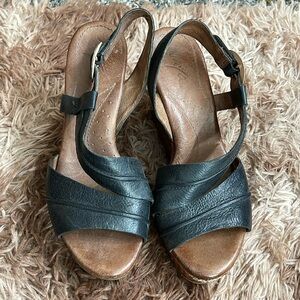 Nice comfy 3 inch wedge heelsh heels.